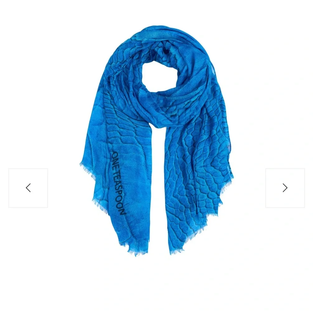 One Teaspoon NWT Viscose Scarf Blue Animal Print - Picture 1 of 7